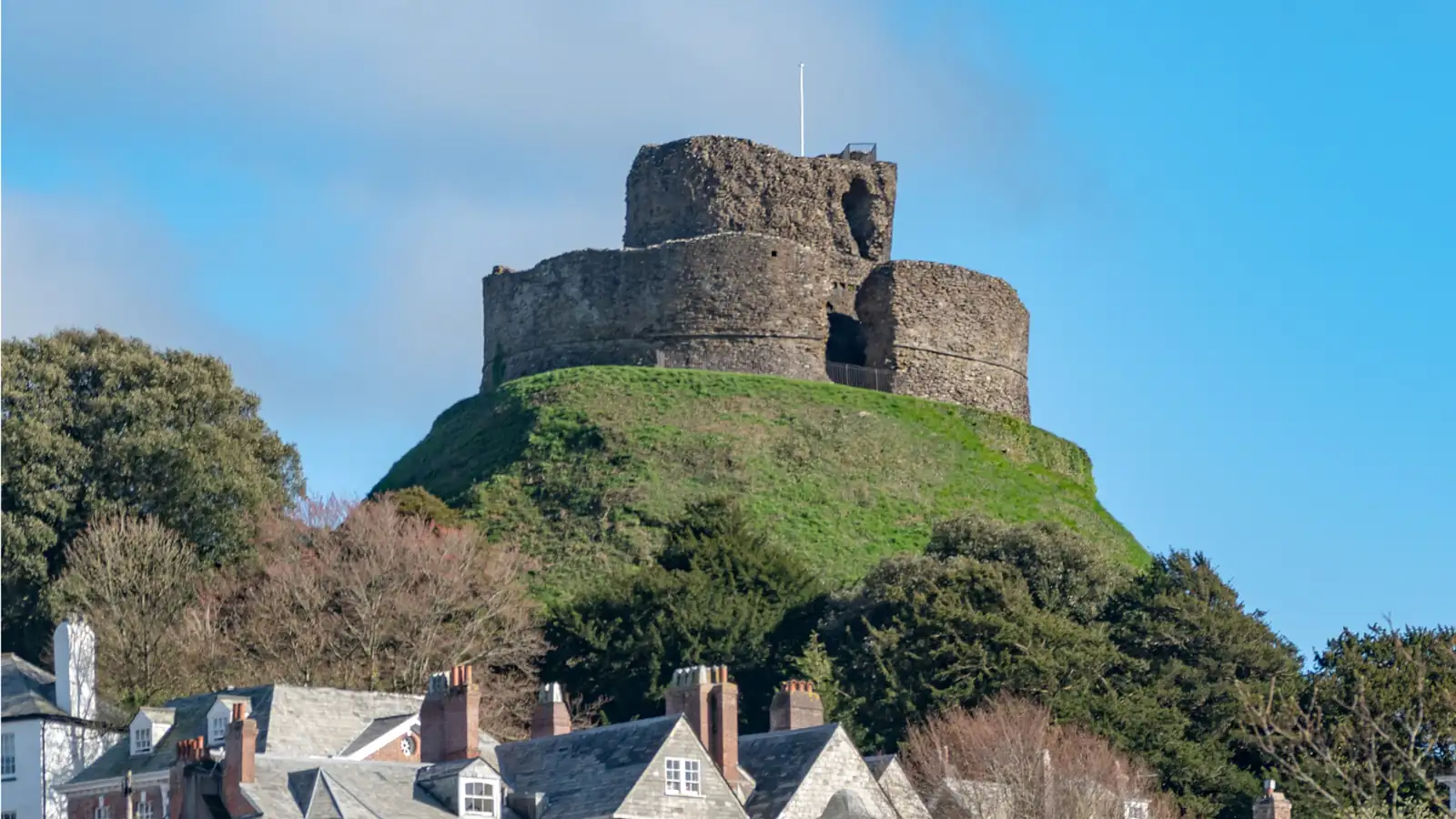 Launceston Castle standing above the rooftops of the town